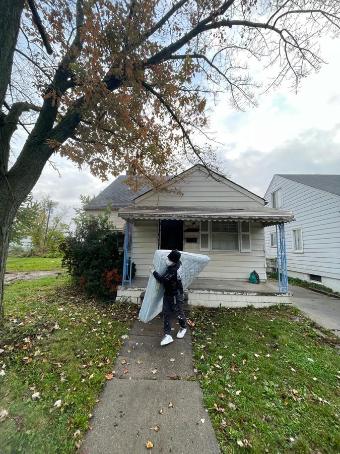 Ward Ave, Detroit, MI 48227